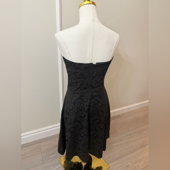 Chic Black Strapless Dress with Pattern - Picture 5 of 7
